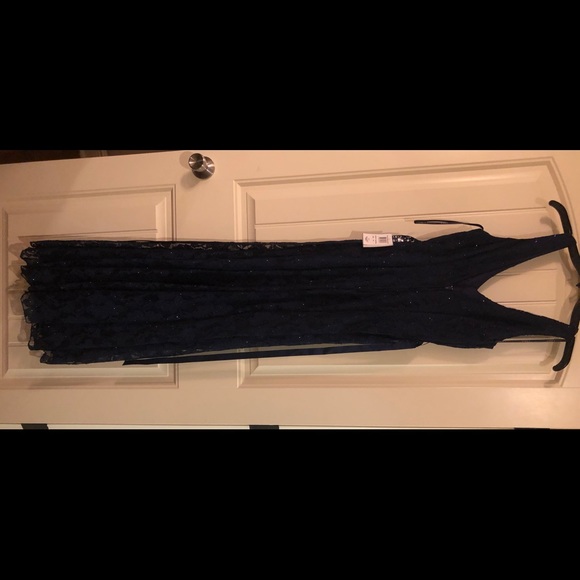 Formal dress - Picture 2 of 7